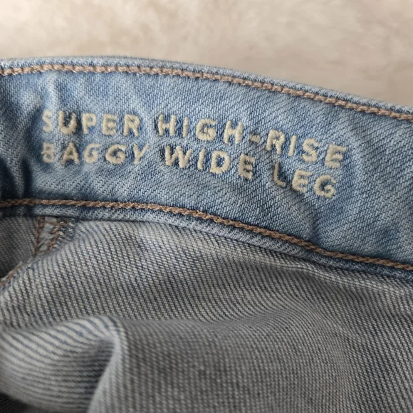 American Eagle Super High Rise Baggy Wide Leg Light Wash Jeans - Picture 6 of 9